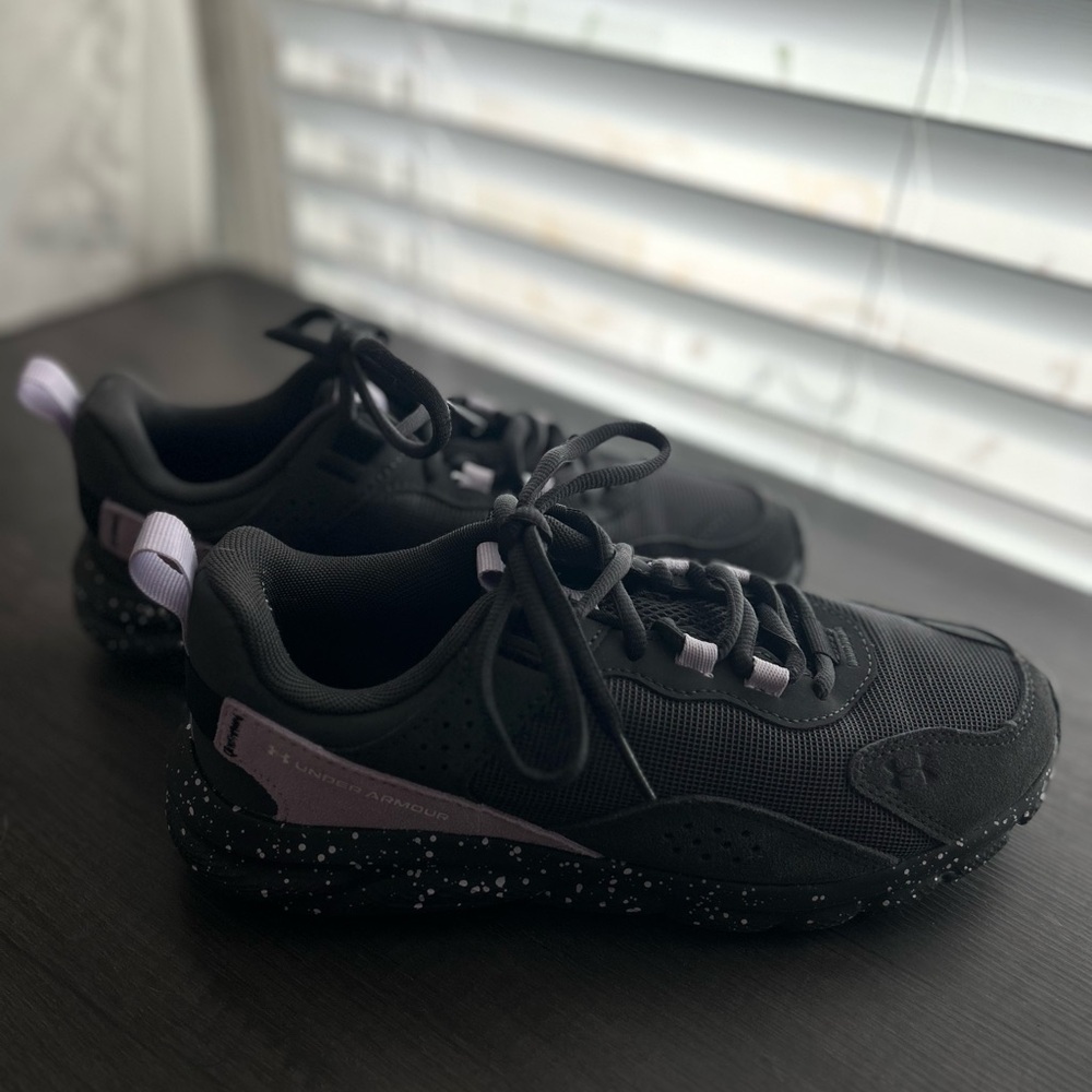 Under Armour Black and Purple Athletic Shoes with Modern Design - Picture 4 of 6